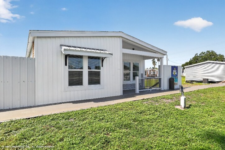 Alexa 28522A | 2 bedroom, 2 bathroom, 1394 sqft home. A Reserve home by Cavco - Plant City in Plant City, FL.