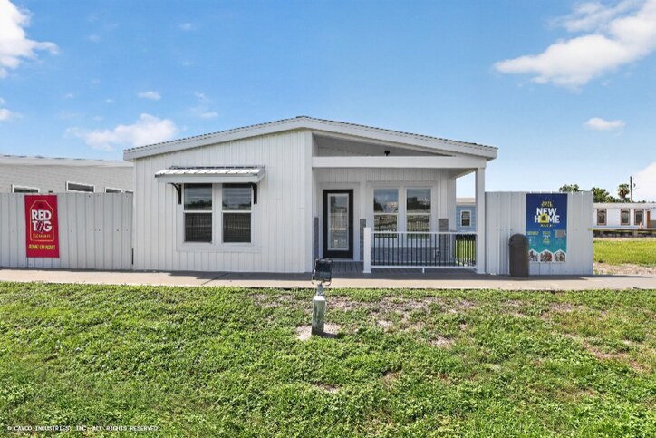 Alexa 28522A | 2 bedroom, 2 bathroom, 1394 sqft home. A Reserve home by Cavco - Plant City in Plant City, FL.