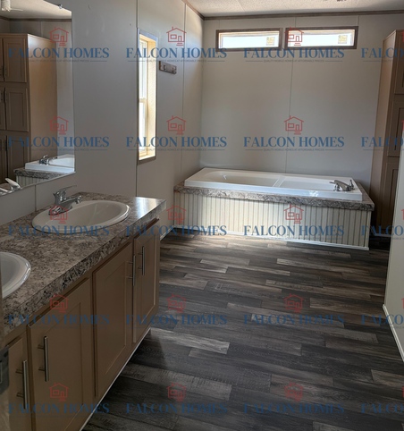 Fleetwood #42 Master Bathroom