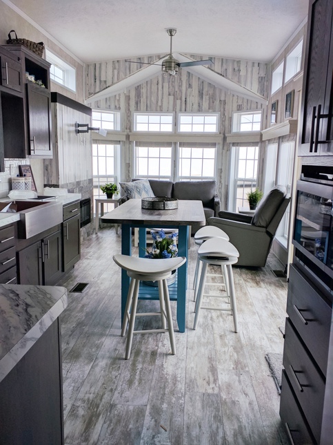 Tons of natural light, eat in island and more in Fairmont's Park Model 148038.