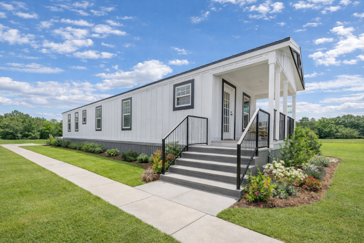The Retreat 16642A | 2 bedroom, 1 bathroom, 992 sqft home | Built by Cavco - Moultrie in Moultrie, GA.