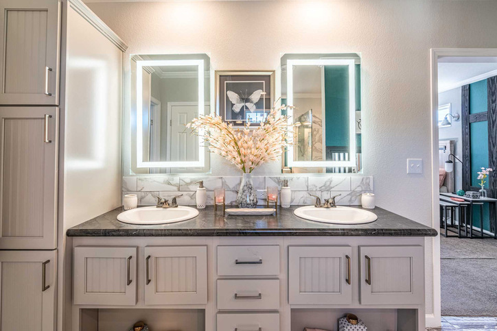 The Vintage Farmhouse II Flex FT47764A – 4 Bed / 3 Bath / 2 Living Areas – 2,674 Sq. Ft.