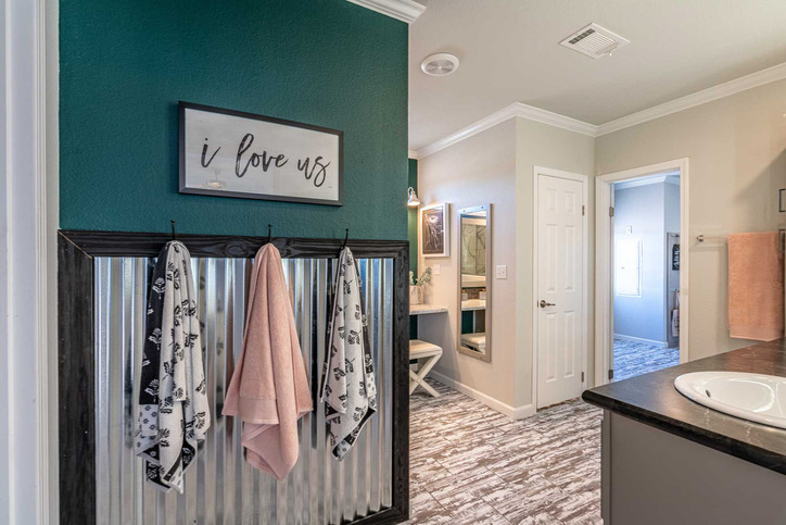 The Vintage Farmhouse II Flex FT47764A – 4 Bed / 3 Bath / 2 Living Areas – 2,674 Sq. Ft.
