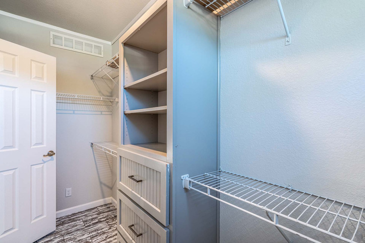 The Vintage Farmhouse II Flex FT47764A – 4 Bed / 3 Bath / 2 Living Areas – 2,674 Sq. Ft.