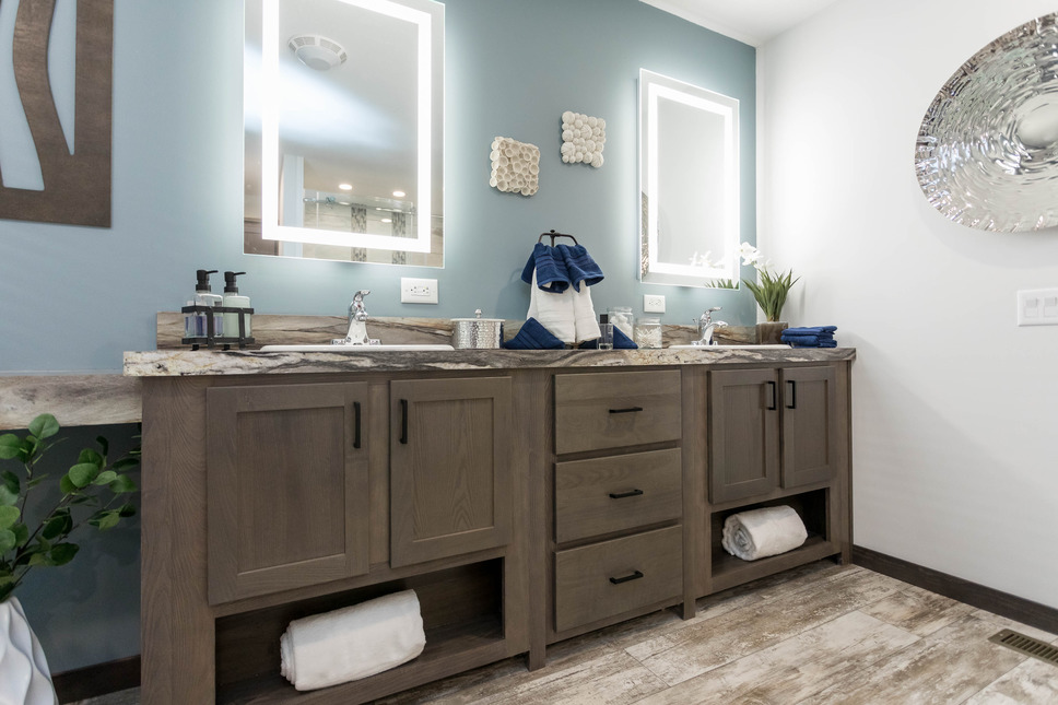 Spacious Master Bathroom Vanity in the Fairmont Homes Model #92610KS.
