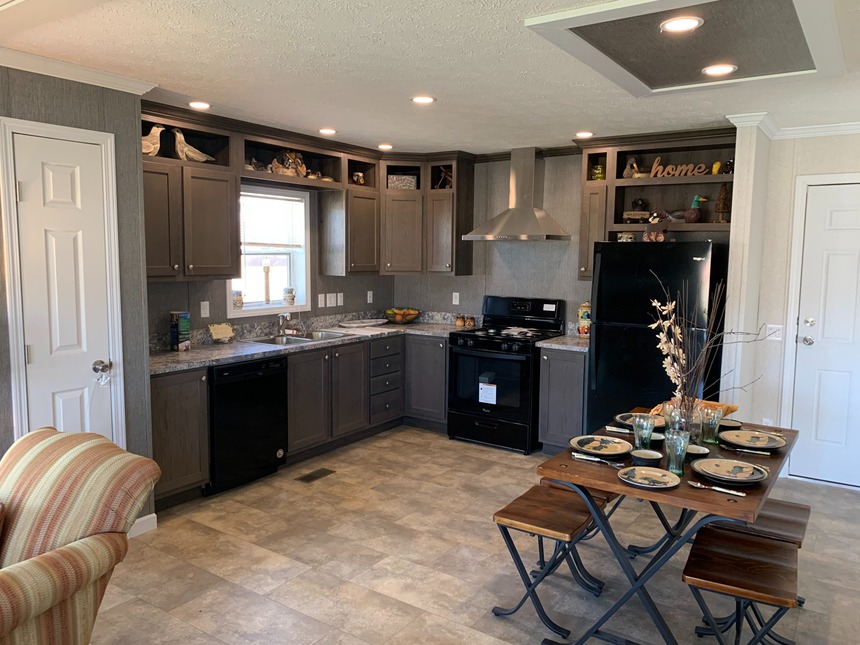 Beautiful Kitchen in the Fairmont Davinci Manufactured Home Model #186004.