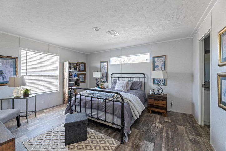 Valu Premier 32483G | 3 bedroom, 2 bathroom, 1472 sqft home | Built by Cavco - Seguin in Seguin, TX.