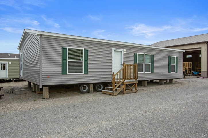 Express 28443W | 3 bedroom, 2 bathroom, 1173 sqft home | Built by Cavco - Lafayette in Lafayette, TN.
