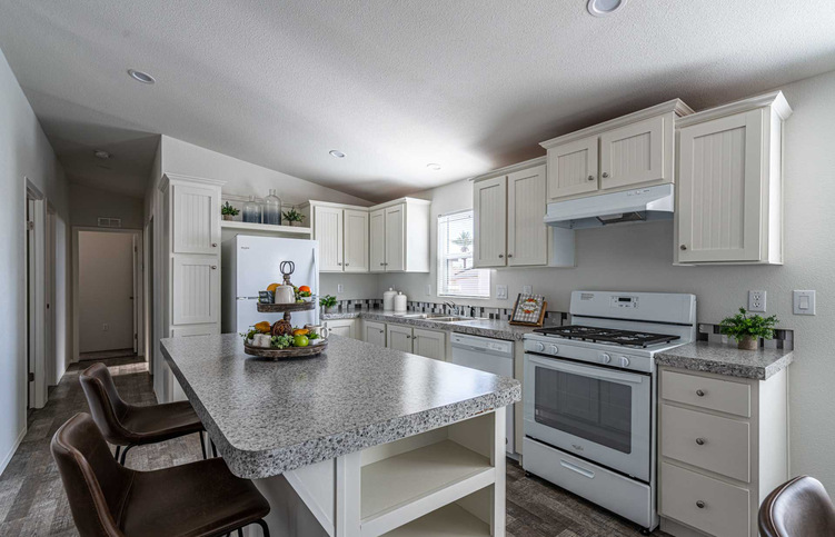 Canyon Lake 24443D | 3 bedroom, 2 bathroom, 1026 sqft home | Built by Cavco - Riverside in Riverside, CA.
