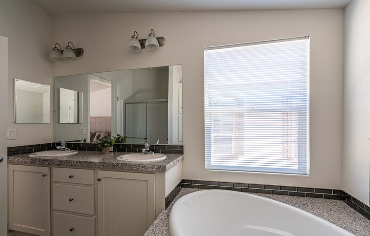 Canyon Lake 24443D | 3 bedroom, 2 bathroom, 1026 sqft home | Built by Cavco - Riverside in Riverside, CA.