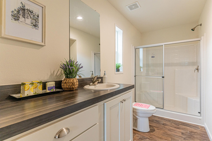 Sandpointe 28403A | 3 bedroom, 2 bathroom, 1066 sqft home | Built by Cavco - Woodburn in Woodburn, OR.