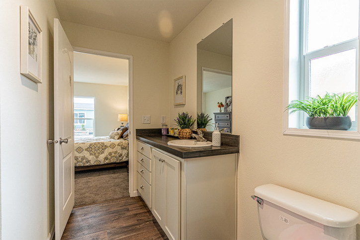 Sandpointe 28403A | 3 bedroom, 2 bathroom, 1066 sqft home | Built by Cavco - Woodburn in Woodburn, OR.