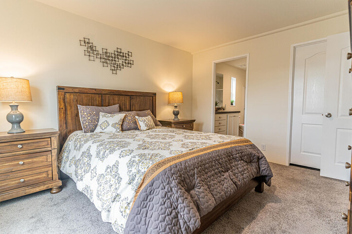 Sandpointe 28403A | 3 bedroom, 2 bathroom, 1066 sqft home | Built by Cavco - Woodburn in Woodburn, OR.
