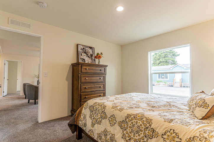 Sandpointe 28403A | 3 bedroom, 2 bathroom, 1066 sqft home | Built by Cavco - Woodburn in Woodburn, OR.