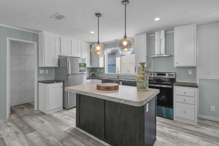 Valu Premier 32643G | 3 bedroom, 2 bathroom, 1962 sqft home | Built by Cavco - Seguin in Seguin, TX.