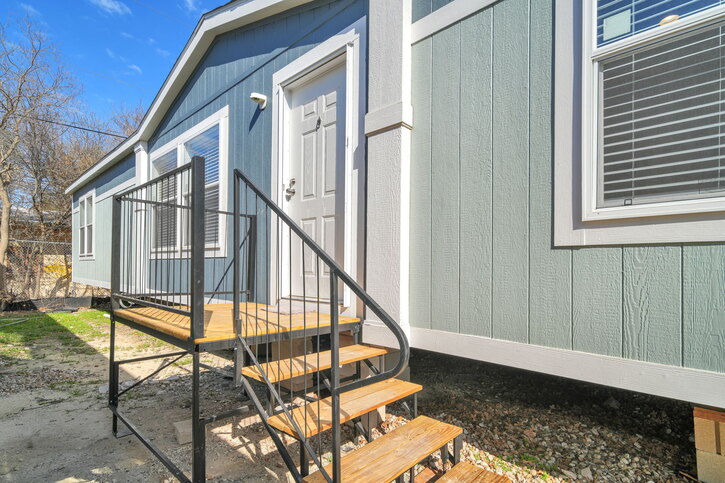 Valu Premier 32643G | 3 bedroom, 2 bathroom, 1962 sqft home | Built by Cavco - Seguin in Seguin, TX.