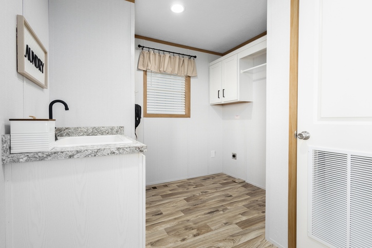 Beacon Prestige 28483C | 3 bedroom, 2 bathroom, 1280 sqft home. Built by Cavco - Shippenville in Shippenville, PA.