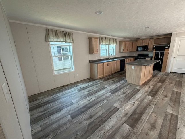 Dining room area beside the kitchen