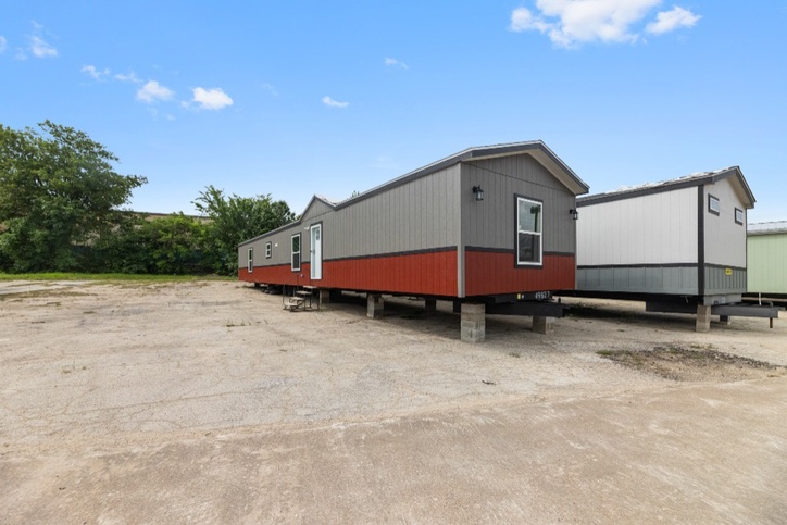 Pinnacle 16763P | 3 bedroom, 2 bathroom, 1178 sqft home | Built by Cavco - Waco in Waco, TX.