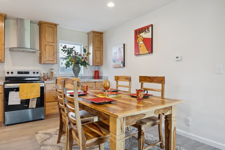 Eagle 28483C | 3 bedroom, 2 bathroom, 1279 sqft home. Built by Cavco - Woodburn in Woodburn, OR.
