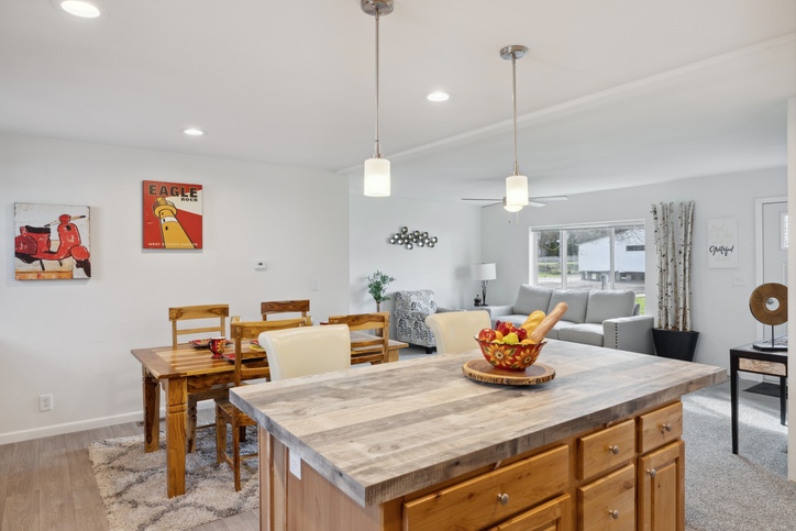 Eagle 28483C | 3 bedroom, 2 bathroom, 1279 sqft home. Built by Cavco - Woodburn in Woodburn, OR.