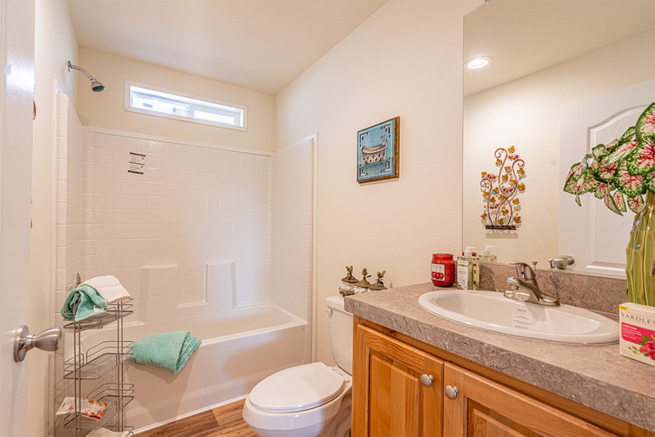 Sandpointe 28664A | 4 bedroom, 2 bathroom, 1760 sqft home | Built by Cavco - Woodburn in Woodburn, OR.
