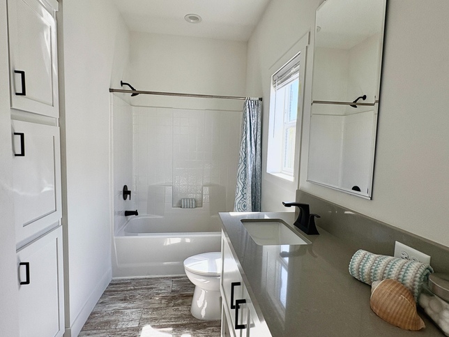 Primary Suite #2 ensuite bathroom, Pacific Chile San Marcos CA, Pacific Manufactured Homes