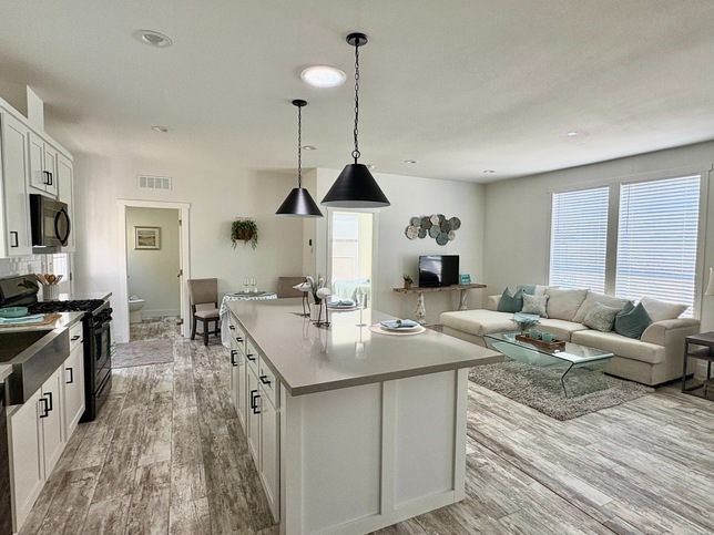 Large Living and entertaining area, Pacific Chile San Marcos CA, Pacific Manufactured Homes.