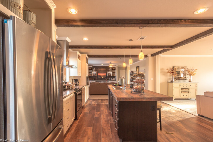Sonora II 32763B | 3 Bedroom, 2 Bathroom, 2356 sqft home | Built by Cavco - Austin in Austin, TX.