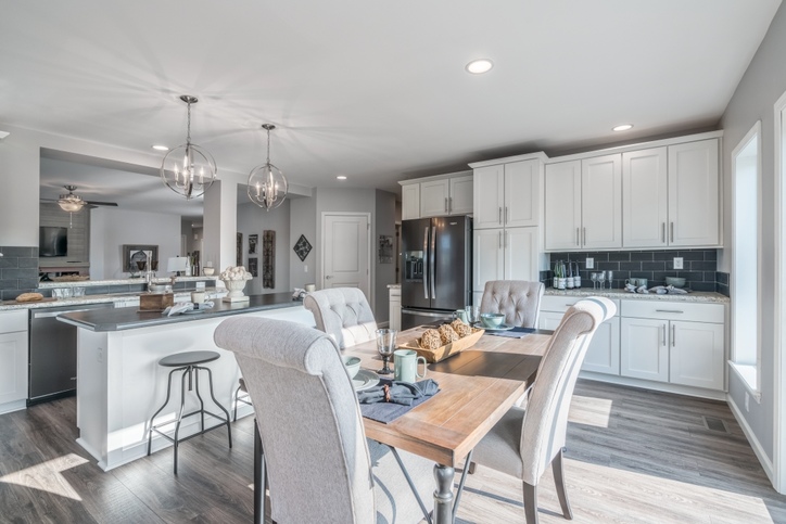 Manorwood Classic 42643AM | 3 bedroom, 2 bathroom, 2624 sqft home. Built by Cavco - Manorwood in Emlenton, PA.