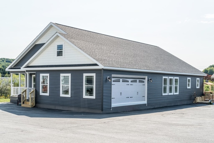 Manorwood Classic 42643AM | 3 bedroom, 2 bathroom, 2624 sqft home. Built by Cavco - Manorwood in Emlenton, PA.