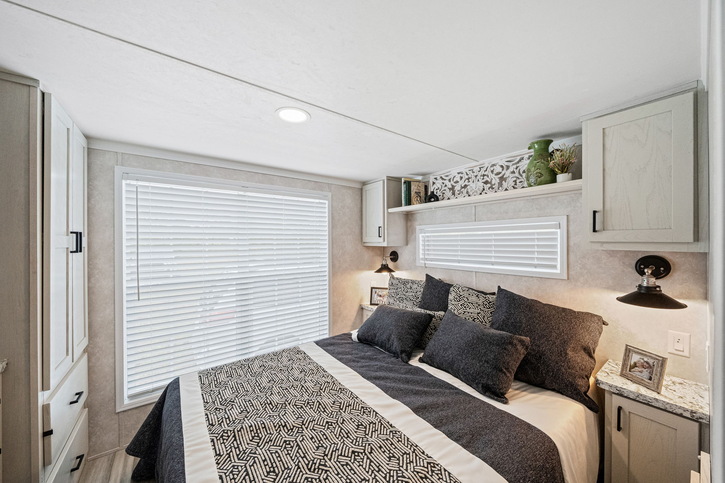 Country Manor 100176S Park Model | 1 bedroom, 1 bathroom, 370 sqft home. Built by Cavco - Nappanee in Nappanee, IN.