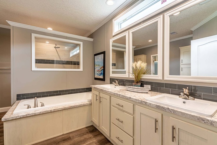 Thomas 32663B | 3 bedroom, 2 bathroom, 1958 sqft home | Built by Cavco - Moultrie in Moultrie, GA.