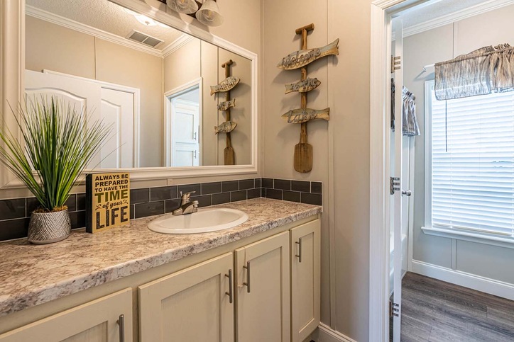 Thomas 32663B | 3 bedroom, 2 bathroom, 1958 sqft home | Built by Cavco - Moultrie in Moultrie, GA.