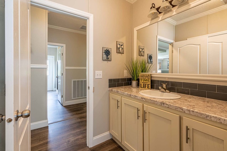 Thomas 32663B | 3 bedroom, 2 bathroom, 1958 sqft home | Built by Cavco - Moultrie in Moultrie, GA.
