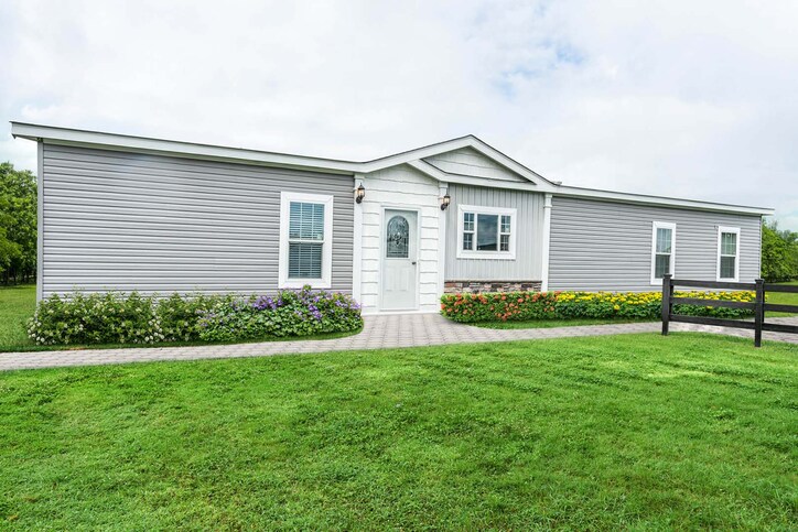 Thomas 32663B | 3 bedroom, 2 bathroom, 1958 sqft home | Built by Cavco - Moultrie in Moultrie, GA.
