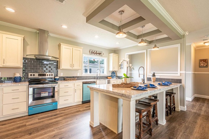 Thomas 32663B | 3 bedroom, 2 bathroom, 1958 sqft home | Built by Cavco - Moultrie in Moultrie, GA.