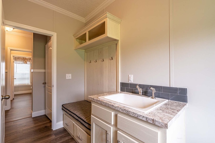 Thomas 32663B | 3 bedroom, 2 bathroom, 1958 sqft home | Built by Cavco - Moultrie in Moultrie, GA.