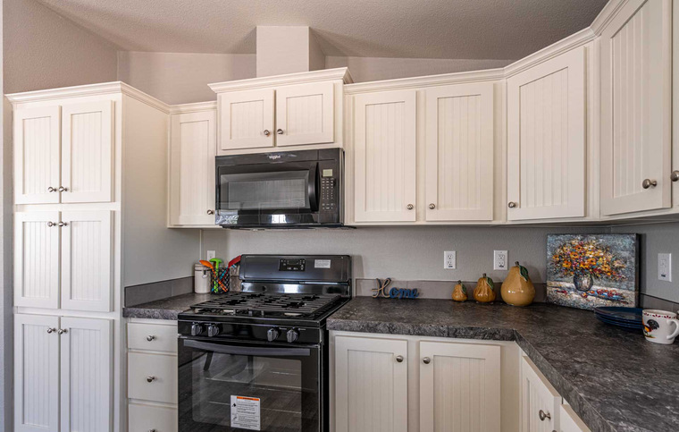 Canyon Lake 24563L | 3 bedroom, 2 bathroom, 1307 sqft home | Built by Cavco - Riverside in Riverside, CA.