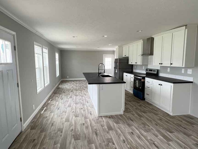 Heritage Pointe 32603D | 3 bedroom, 2 bathroom, 1800 sqft home | Built by Cavco - Rocky Mount in Rocky Mount, VA.