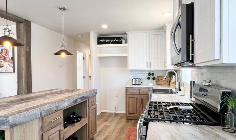 Thompson 24483M | 3 bedroom, 2 bathroom, 1119 sqft home | Built by Cavco - Nampa in Nampa, ID.