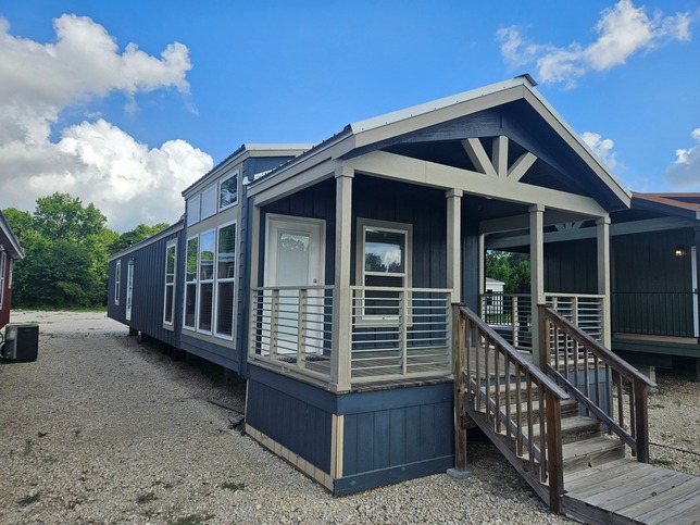 Perfect for the lake, or anywhere else! Last One Robin D60EP8 Smart Cottage Splendora TX