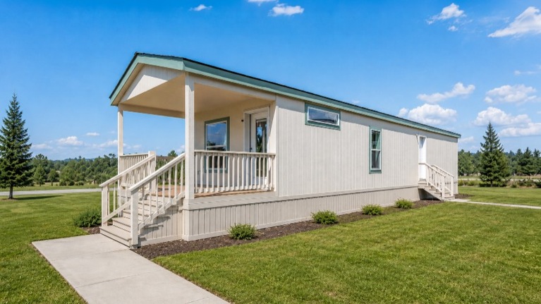 Sandpointe 14522A | 2 bedroom, 1 bathroom, 710 sqft home | Built by Cavco - Woodburn in Woodburn, OR.