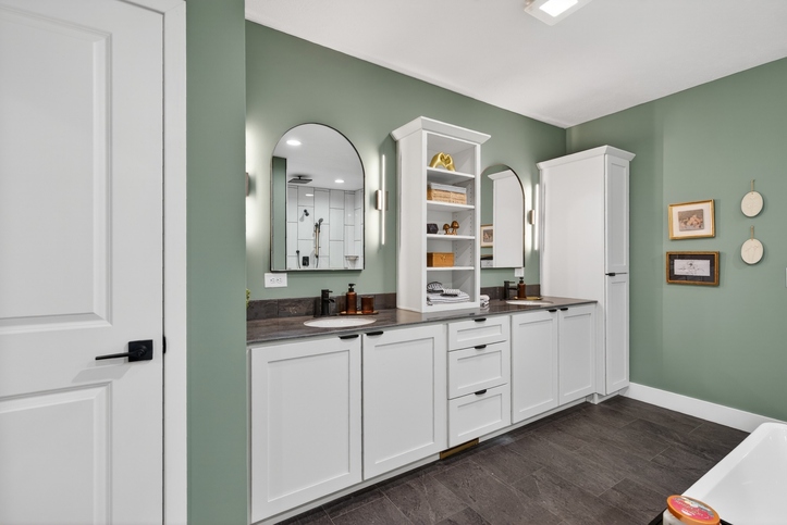 Luxus 46684A | 4 bedroom, 2 bathroom, approx. 3000 sqft home | Built by Cavco - Goshen in Goshen, IN.