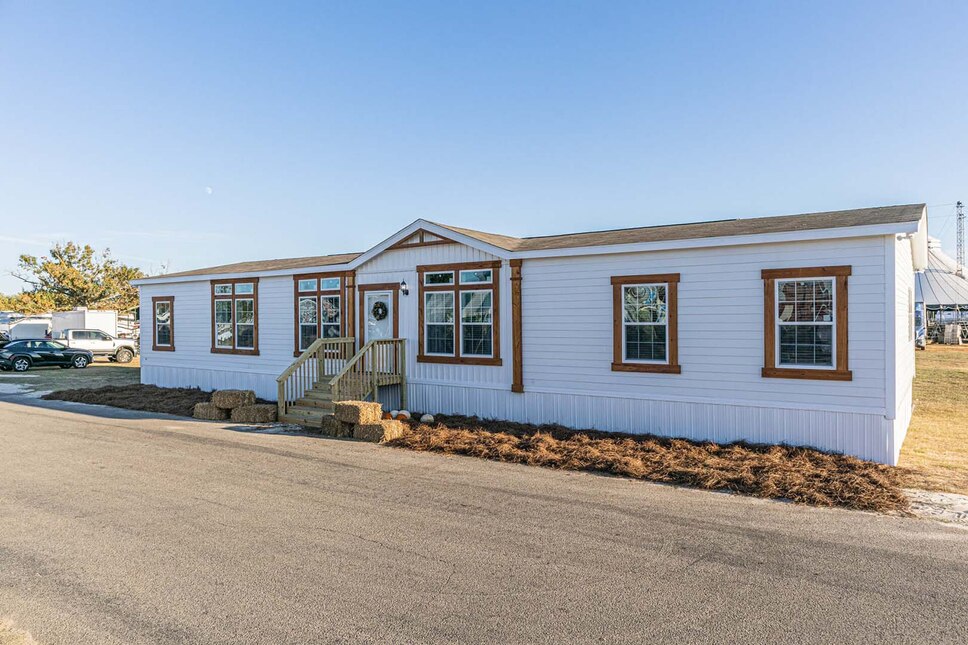 King 32764B Manufactured Home from Destiny Homes, a Cavco Company