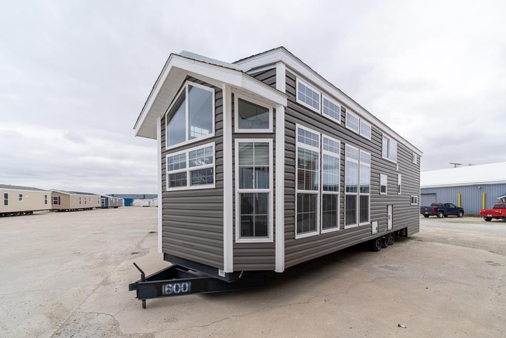 Dune 11361G | 1 bedroom, 1 bathroom, 399 sqft home. Built by Cavco - Nappanee in Nappanee, IN.