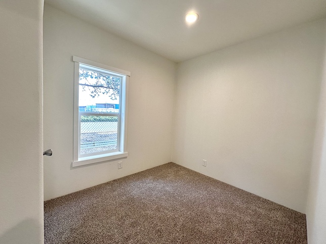 Macksburg 24342E Woodburn OR