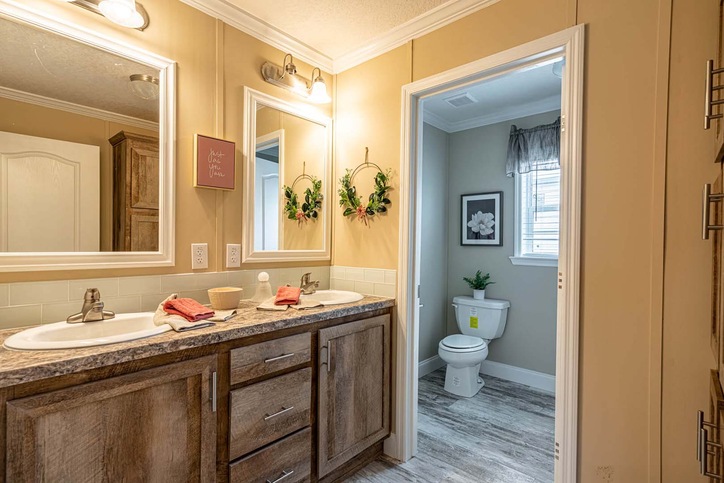 Anderson 28603B | 3 bedroom, 2 bathroom, 1780 sqft home | Built by Cavco - Moultrie in Moultrie, GA.