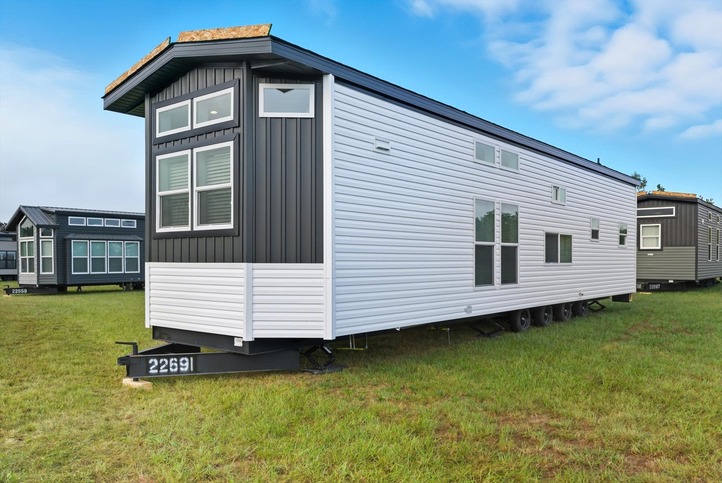 148044ES Park Model | 2 bedroom, 1 bathroom, 505 sqft home. Built by Cavco - Nappanee in Nappanee, IN.