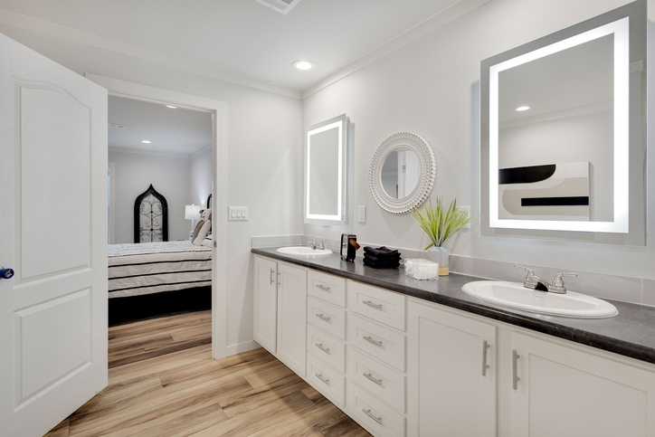 Hope R76E Diamond Series Manufactured Home Burleson TX
Primary Bathroom